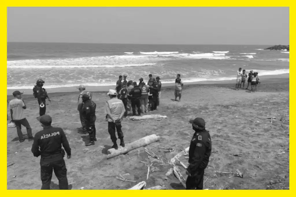 Una menor de 14 años, que conducía una cuatrimoto a gran velocidad, atropelló y causó la muerte de una mujer de 32 años. La tragedia ocurrió en la playa de Chachalacas, Veracruz.