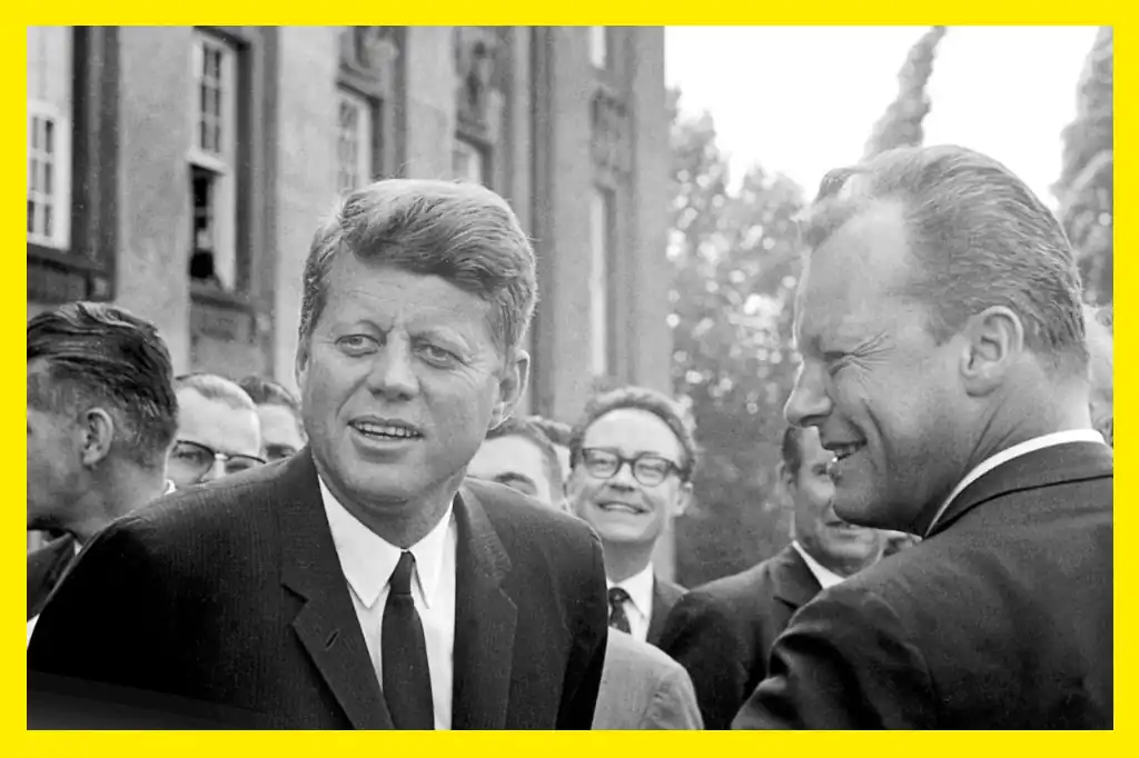 El presidente Donald Trump, ordenó la publicación de archivos inéditos sobre el asesinato de John F. Kennedy, los cuales prometen desmentir los misterios que rodean su muerte.