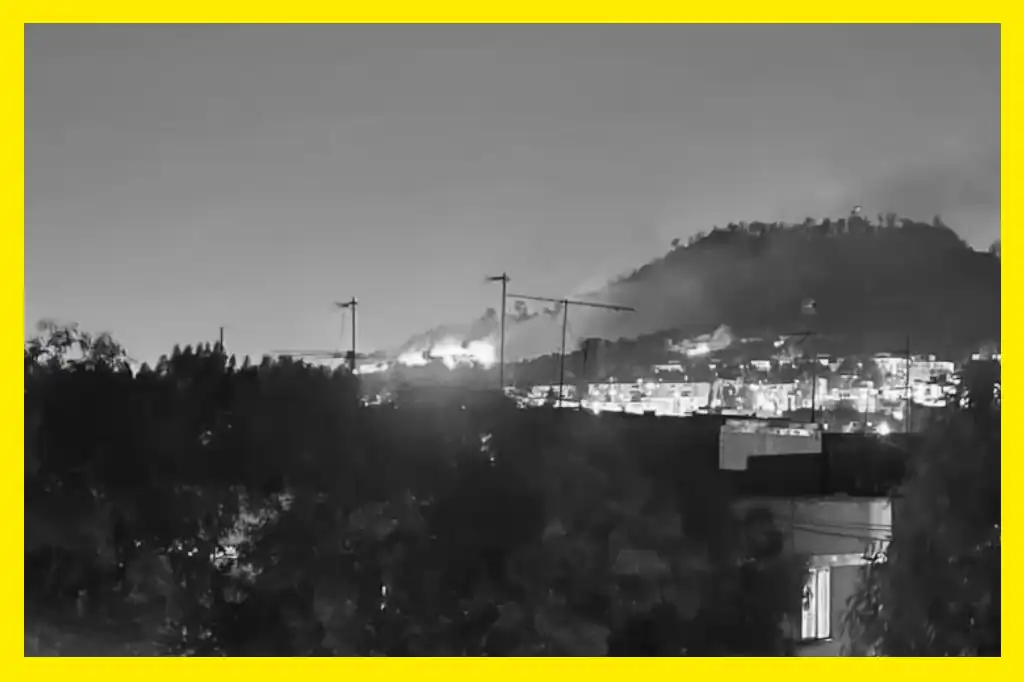 Después de que vecinos reportaran un incendio en el Cerro de la Estrella, el Cuerpo de Bomberos de la Ciudad de México rápidamente se movilizo y logro controlarlo en menos de dos horas.
