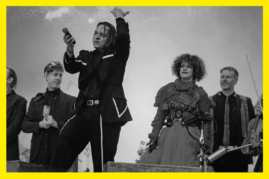 Arcade Fire regresó a México y lo hizo con todo: un show íntimo, poderoso y profundamente simbólico en el Teatro Metropólitan, donde presentó por primera vez su nuevo disco, Pink Elephant.