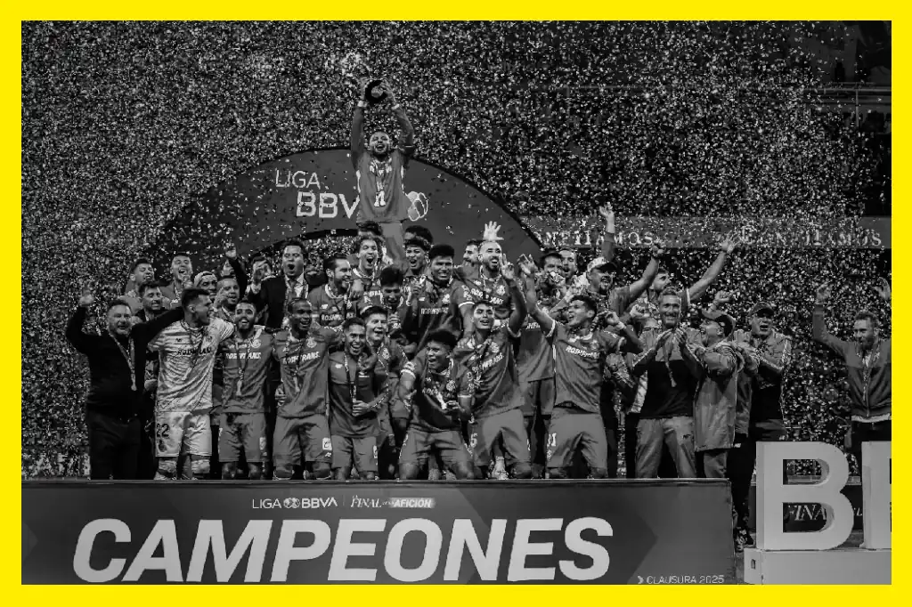 Después de casi 15 años sin levantar un trofeo, el Club Deportivo Toluca se consagró campeón del Clausura 2025 al vencer 2-0 al América en la final de vuelta, disputada en el estadio Nemesio Diez.