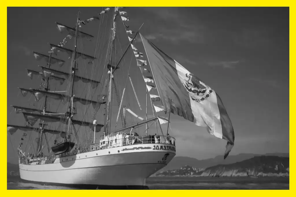 La madrugada de este lunes 19 de mayo arribaron al puerto de Veracruz 172 cadetes de la Heroica Escuela Naval Militar, luego del trágico accidente del Buque Escuela Cuauhtémoc en Nueva York, donde dos de sus compañeros perdieron la vida al impactar el navío contra el puente de Brooklyn.
