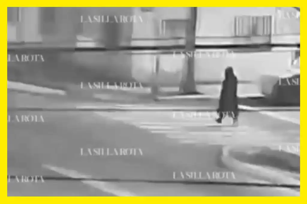 Un hombre que vestía una túnica negra asesinó en plena vía pública de la alcaldía Cuauhtémoc a Amanda Castro Rossab, una joven de 22 años, cuyo feminicidio investiga la Fiscalía General de Justicia de la Ciudad de México (FGJCDMX).