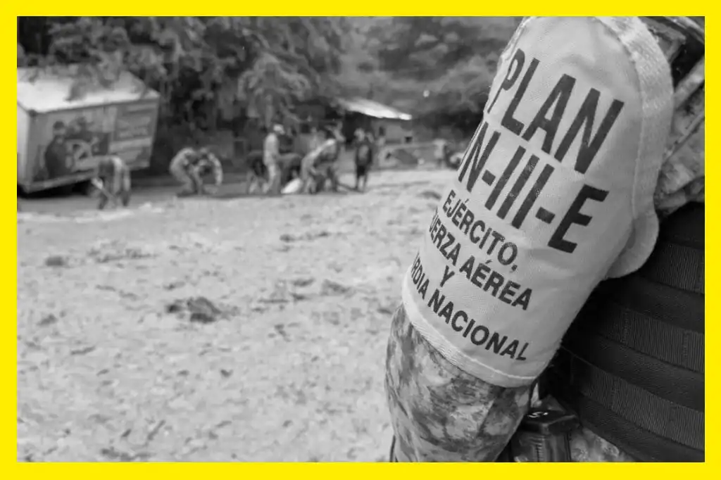 A pie y con el corazón: vecinos de Pantepec llevan ayuda a Huehuetla, Hidalgo.