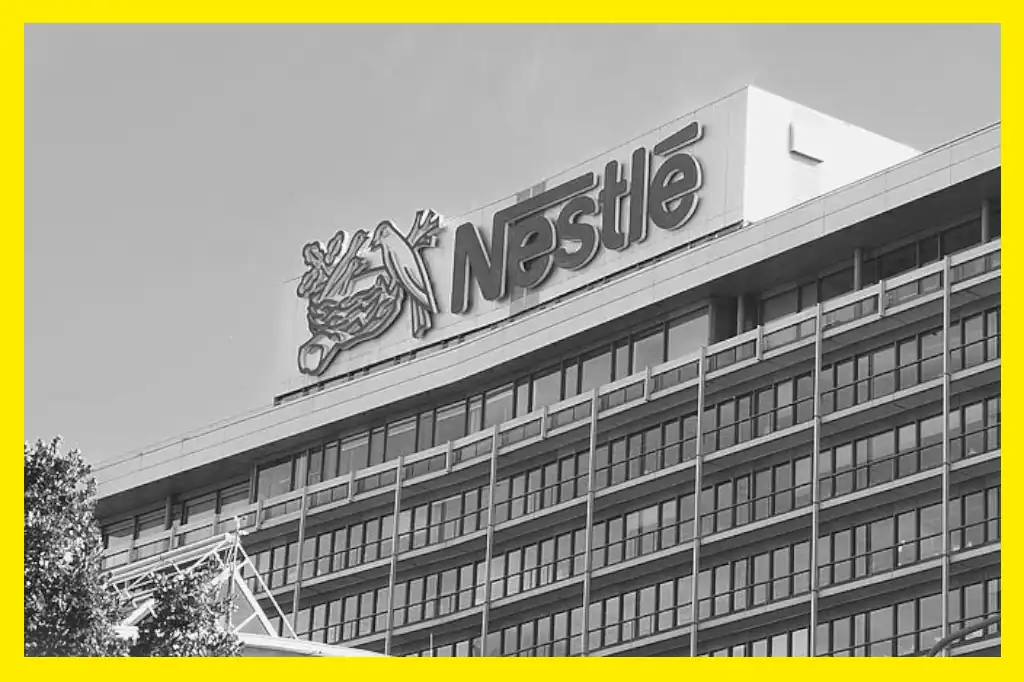 El nuevo director ejecutivo de Nestlé, Philipp Navratil, anunció un recorte de 16 mil puestos de trabajo a nivel mundial como parte de un plan de ahorro y reestructuración dentro de la multinacional suiza.