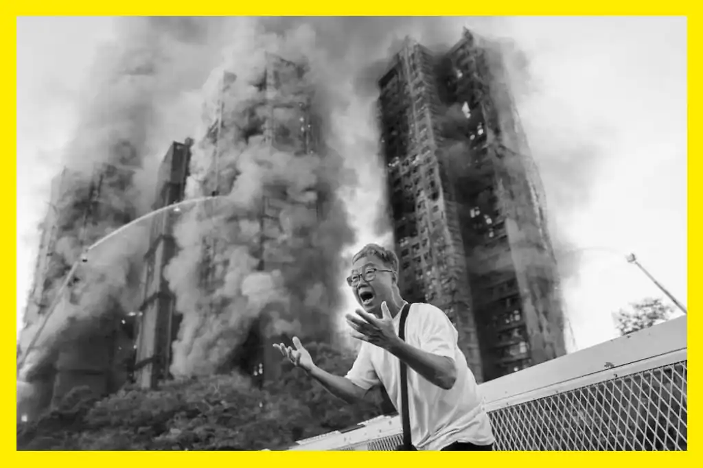 Incendio en complejo residencial de Hong Kong deja 13 muertos y decenas de heridos.