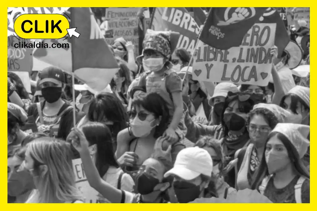 Miles de mujeres marchan en México en el marco del Día Internacional de la Mujer
